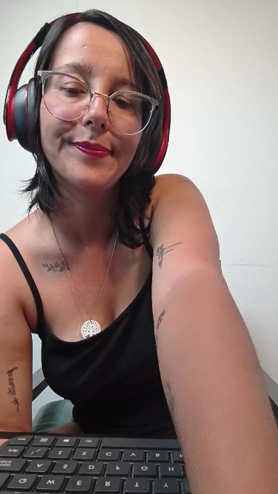 mahina84_ live cam on Cam4