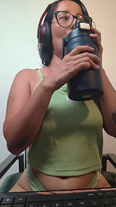 mahina84_ live cam on Cam4
