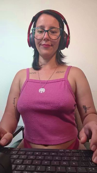 mahina84_ live cam on Cam4