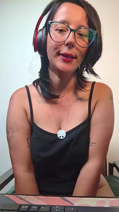 mahina84_ live cam on Cam4