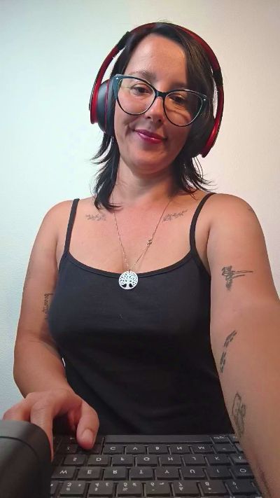 mahina84_ live cam on Cam4