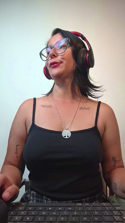 mahina84_ live cam on Cam4