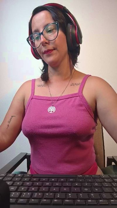 mahina84_ live cam on Cam4