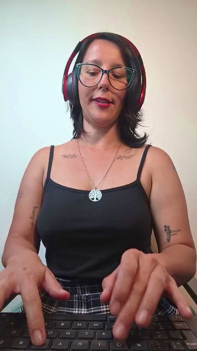 mahina84_ live cam on Cam4