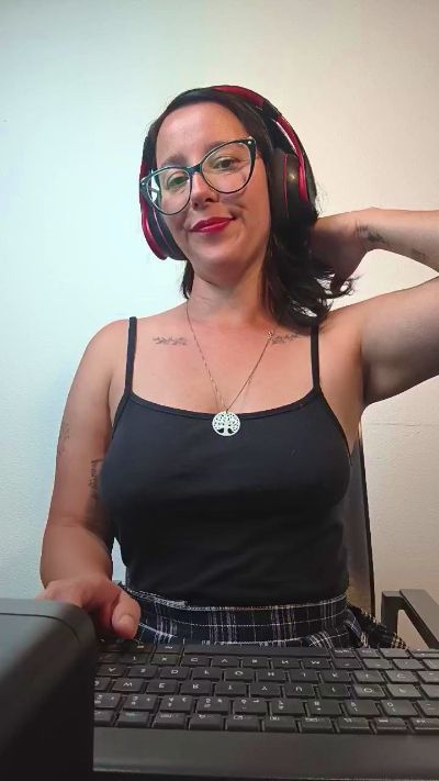 mahina84_ live cam on Cam4