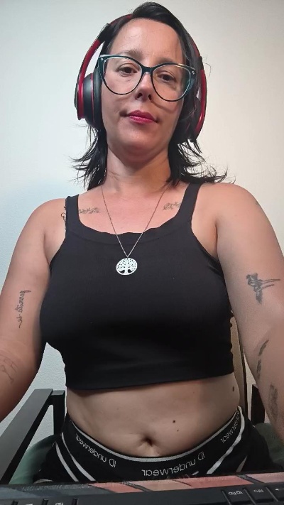 mahina84_ live cam on Cam4