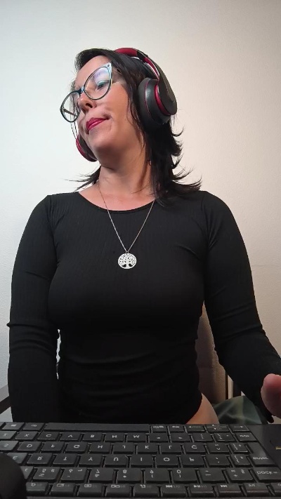 mahina84_ live cam on Cam4