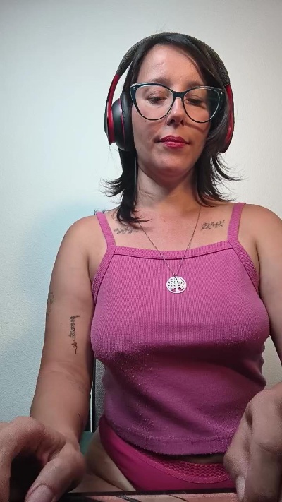mahina84_ live cam on Cam4