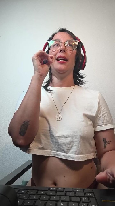 mahina84_ live cam on Cam4