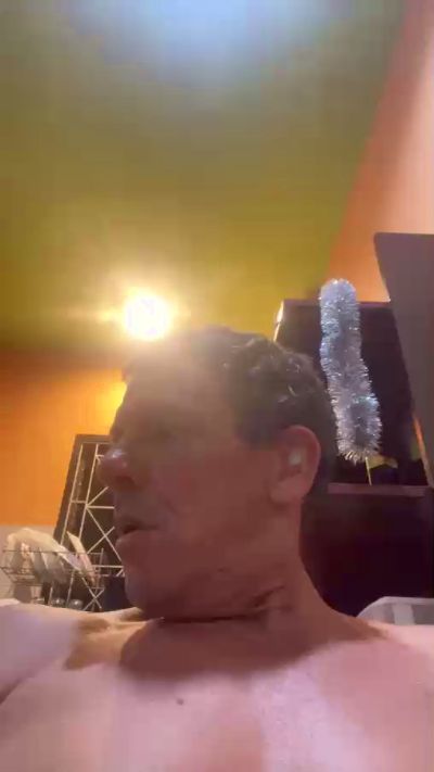 maikel203 live cam on Cam4