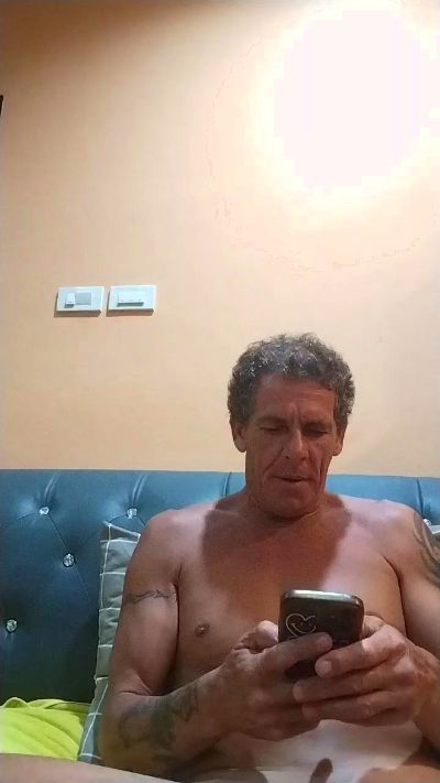 maikel203 live cam on Cam4