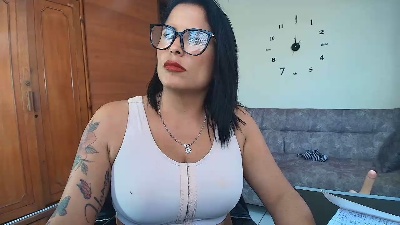 majo_soussa live cam on Cam4