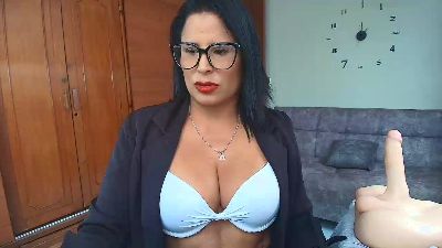 majo_soussa live cam on Cam4