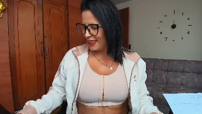 majo_soussa live cam on Cam4