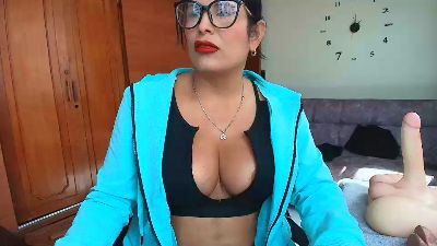 majo_soussa live cam on Cam4