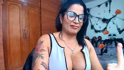 majo_soussa live cam on Cam4