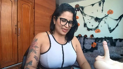 majo_soussa live cam on Cam4