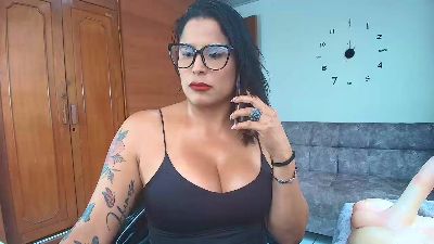 majo_soussa live cam on Cam4