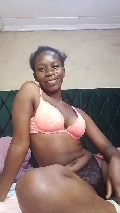 malia_moween live cam on Cam4