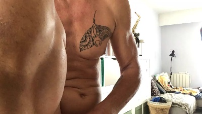 manguy04 live cam on Cam4