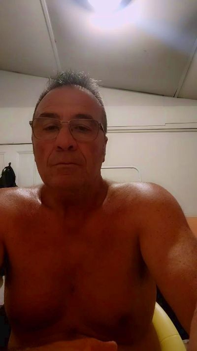 manolos2 live cam on Cam4