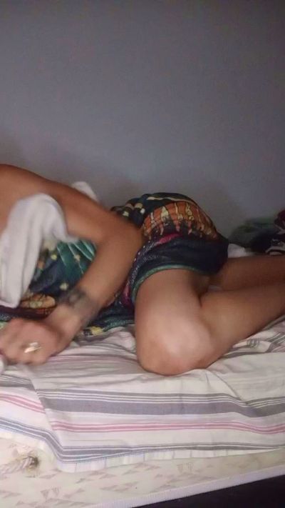 manuella19 live cam on Cam4