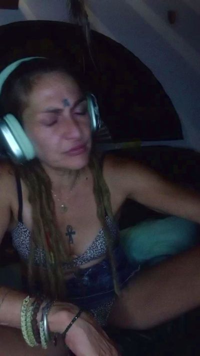 manuella19 live cam on Cam4
