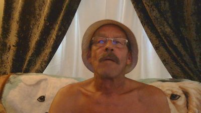 mapleman35 live cam on Cam4