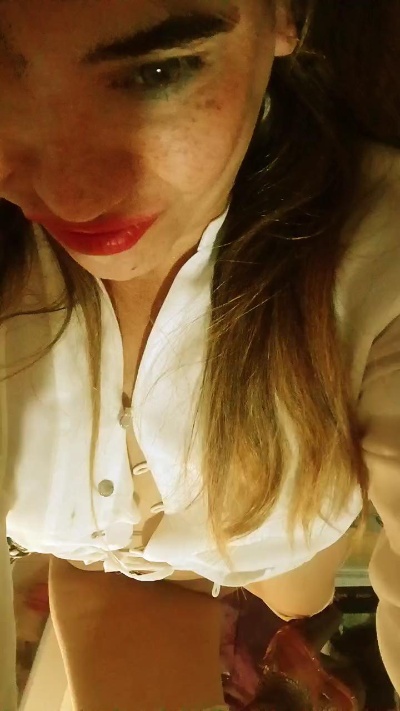 margot30 live cam on Cam4