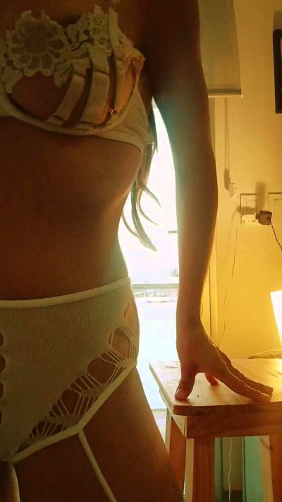 margot30 live cam on Cam4
