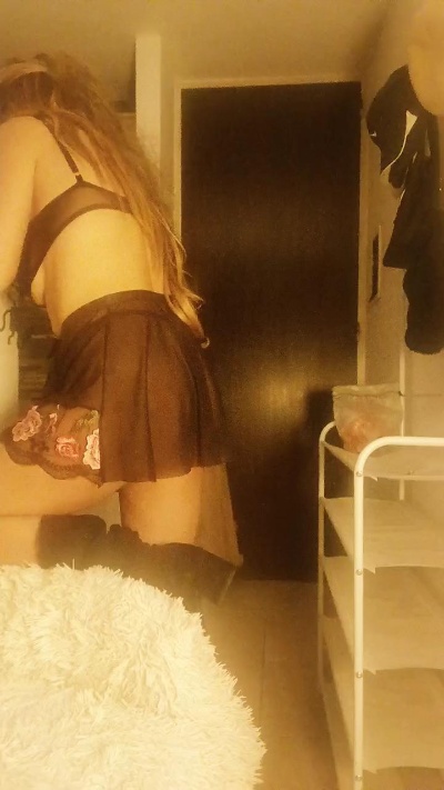 margot30 live cam on Cam4