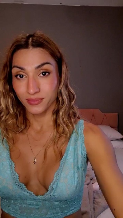 mariana105 live cam on Cam4