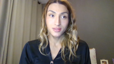 mariana105 live cam on Cam4