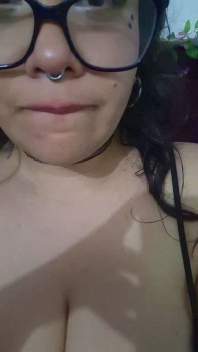 mariancuarzo live cam on Cam4