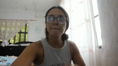 marianne8 live cam on Cam4