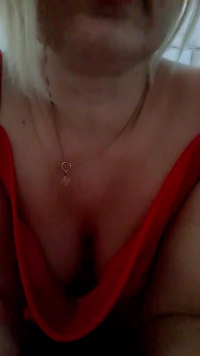 mariaperla live cam on Cam4