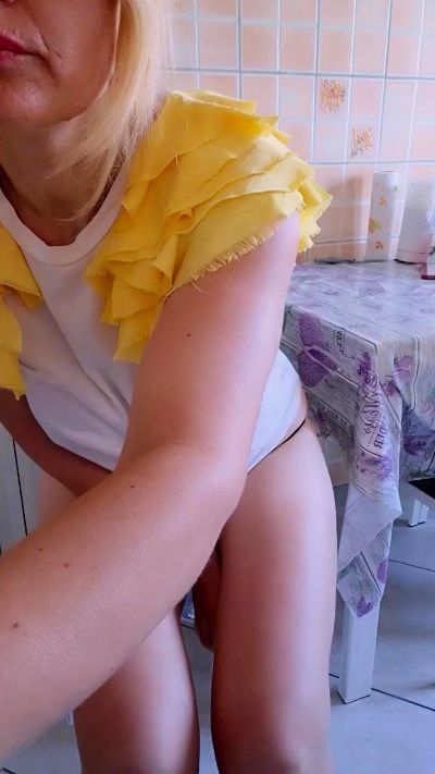 mariaperla live cam on Cam4
