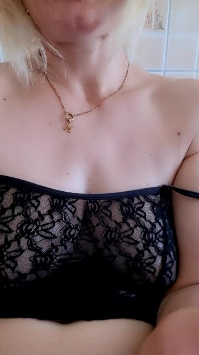 mariaperla live cam on Cam4