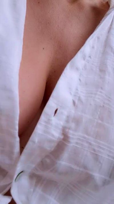 mariaperla live cam on Cam4