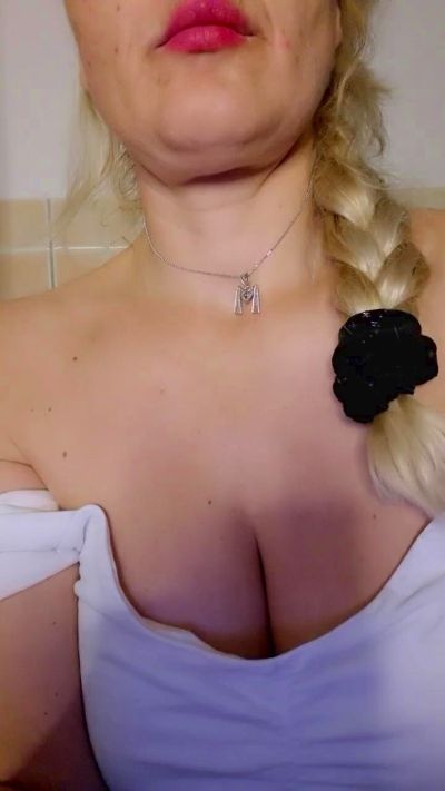 mariaperla live cam on Cam4
