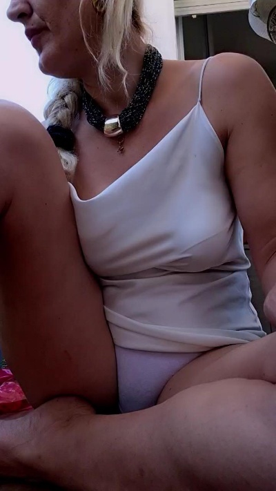 mariaperla live cam on Cam4