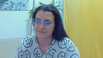 marilyn_Garcia live cam on Cam4