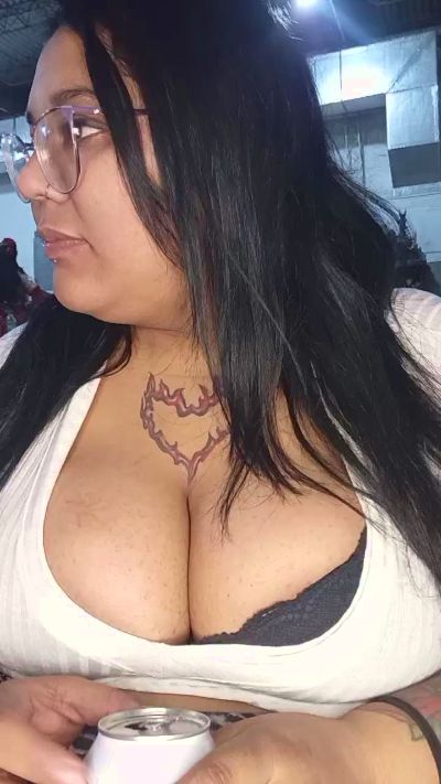marilynnxxx1 live cam on Cam4