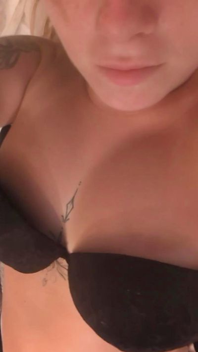 marina334 live cam on Cam4