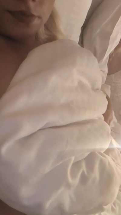 marina334 live cam on Cam4