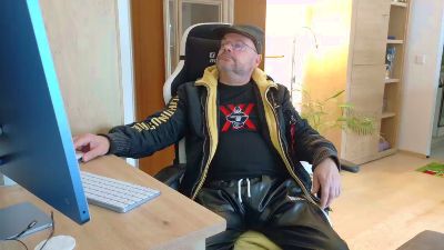 marioandreas live cam on Cam4