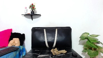 martin_fiit30 live cam on Cam4
