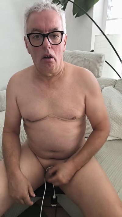 martinio1 live cam on Cam4