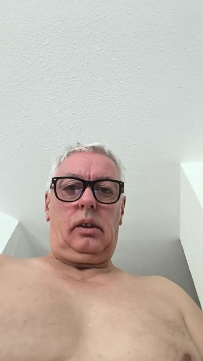 martinio1 live cam on Cam4