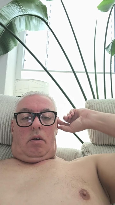 martinio1 live cam on Cam4